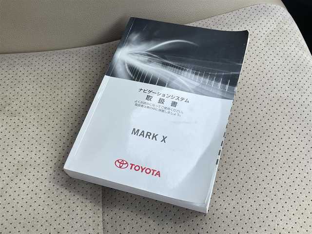 トヨタ マークＸ PREMIUM 神奈川県 2012(平24)年 11.2万km シルバーM (株)IDOMが運営する【じしゃロン川越店】の自社ローン専用車両になります。こちらは現金またはオートローンご利用時の価格です。自社ローンご希望の方は別途その旨お申付け下さい/成約済み/落札不可/純正HDDナビ/フルセグ/CD/DVD/Bluetooth/AM/FM/バックカメラ/クルーズコントロール/ビルトインETC/コーナーセンサー/ドライブレコーダー/HIDオートライト/フォグ/社外１８インチアルミホイール/デュアルAAC/MTモード/スマートキー（スペア×１）/プッシュスタート/サイド＆カーテンエアバッグ/ドアバイザー/Pアシスト/ステアリングリモコン/電動リアシェード/ウインカーミラー/車両取扱説明書/保証書