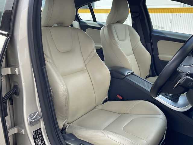 ボルボ Ｓ６０ D4 ダイナミックエディション 宮城県 2017(平29)年 4.9万km シルバー 純正HDDナビ/地デジTV/（AM・FM・AUX・BT・TV）/レーダークルーズコントロール/衝突被害軽減ブレーキ/HIDヘッドライト/スマートキー/パドルシフト/前後ドライブレコーダー/ETC/レーンアシスト/前席パワーシート/前席シートヒーター/社外レーダー/保証書/取扱説明書/スペアキー