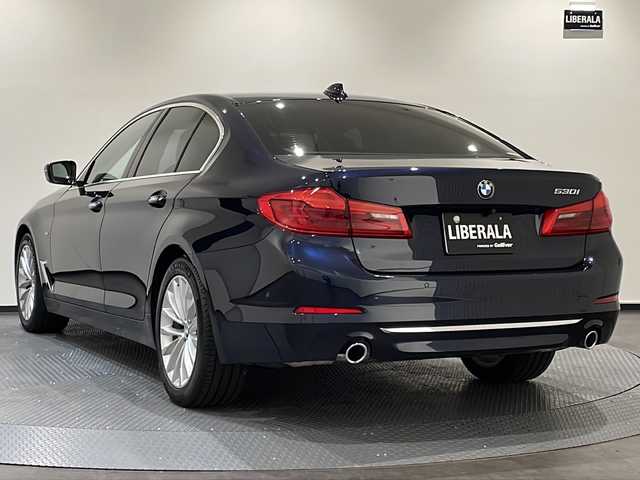 ＢＭＷ ５３０ｉ ラグジュアリー 新潟県 2017(平29)年 5万km インペリアル・ブルー・ブリリアント・エフェクト オプション装備/電動ガラスサンルーフ（チルト＆スライド、コンフォートオープン/クローズ機能付き）/コンフォートパッケージ/・ソフトクローズドア（フロント＆リヤ）/・フロントアクティブベンチレーションシート/・フロントマッサージシート/・フロントコンフォートシート/標準装備/ハイラインパッケージ/・ランバーサポート（運転席＆助手席、電動調節式）/・シートヒーティング（フロント＆リヤ）/・ダコタレザーシート/10.2インチ純正HDDナビ（フルセグTV、CD/DVD、ミュージックサーバー、ScreenMirroring、Bluetooth、AM/FM）/360度カメラ/アダクティブクルーズコントロール/アンビエントライト/DSRC/アダクティブLEDヘッドライト/純正フロアマット