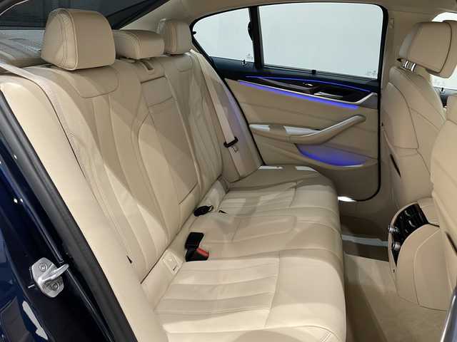 ＢＭＷ ５３０ｉ ラグジュアリー 新潟県 2017(平29)年 5万km インペリアル・ブルー・ブリリアント・エフェクト オプション装備/電動ガラスサンルーフ（チルト＆スライド、コンフォートオープン/クローズ機能付き）/コンフォートパッケージ/・ソフトクローズドア（フロント＆リヤ）/・フロントアクティブベンチレーションシート/・フロントマッサージシート/・フロントコンフォートシート/標準装備/ハイラインパッケージ/・ランバーサポート（運転席＆助手席、電動調節式）/・シートヒーティング（フロント＆リヤ）/・ダコタレザーシート/10.2インチ純正HDDナビ（フルセグTV、CD/DVD、ミュージックサーバー、ScreenMirroring、Bluetooth、AM/FM）/360度カメラ/アダクティブクルーズコントロール/アンビエントライト/DSRC/アダクティブLEDヘッドライト/純正フロアマット