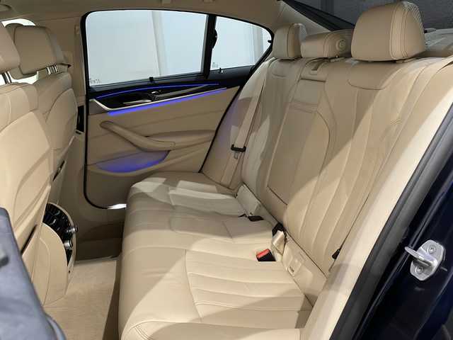ＢＭＷ ５３０ｉ ラグジュアリー 新潟県 2017(平29)年 5万km インペリアル・ブルー・ブリリアント・エフェクト オプション装備/電動ガラスサンルーフ（チルト＆スライド、コンフォートオープン/クローズ機能付き）/コンフォートパッケージ/・ソフトクローズドア（フロント＆リヤ）/・フロントアクティブベンチレーションシート/・フロントマッサージシート/・フロントコンフォートシート/標準装備/ハイラインパッケージ/・ランバーサポート（運転席＆助手席、電動調節式）/・シートヒーティング（フロント＆リヤ）/・ダコタレザーシート/10.2インチ純正HDDナビ（フルセグTV、CD/DVD、ミュージックサーバー、ScreenMirroring、Bluetooth、AM/FM）/360度カメラ/アダクティブクルーズコントロール/アンビエントライト/DSRC/アダクティブLEDヘッドライト/純正フロアマット