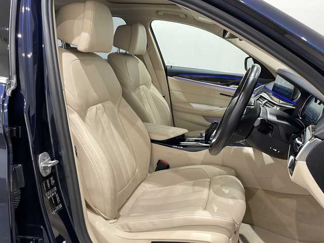 ＢＭＷ ５３０ｉ ラグジュアリー 新潟県 2017(平29)年 5万km インペリアル・ブルー・ブリリアント・エフェクト オプション装備/電動ガラスサンルーフ（チルト＆スライド、コンフォートオープン/クローズ機能付き）/コンフォートパッケージ/・ソフトクローズドア（フロント＆リヤ）/・フロントアクティブベンチレーションシート/・フロントマッサージシート/・フロントコンフォートシート/標準装備/ハイラインパッケージ/・ランバーサポート（運転席＆助手席、電動調節式）/・シートヒーティング（フロント＆リヤ）/・ダコタレザーシート/10.2インチ純正HDDナビ（フルセグTV、CD/DVD、ミュージックサーバー、ScreenMirroring、Bluetooth、AM/FM）/360度カメラ/アダクティブクルーズコントロール/アンビエントライト/DSRC/アダクティブLEDヘッドライト/純正フロアマット