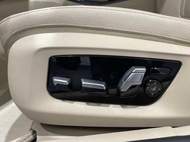 ＢＭＷ ５３０ｉ ラグジュアリー 新潟県 2017(平29)年 5万km インペリアル・ブルー・ブリリアント・エフェクト オプション装備/電動ガラスサンルーフ（チルト＆スライド、コンフォートオープン/クローズ機能付き）/コンフォートパッケージ/・ソフトクローズドア（フロント＆リヤ）/・フロントアクティブベンチレーションシート/・フロントマッサージシート/・フロントコンフォートシート/標準装備/ハイラインパッケージ/・ランバーサポート（運転席＆助手席、電動調節式）/・シートヒーティング（フロント＆リヤ）/・ダコタレザーシート/10.2インチ純正HDDナビ（フルセグTV、CD/DVD、ミュージックサーバー、ScreenMirroring、Bluetooth、AM/FM）/360度カメラ/アダクティブクルーズコントロール/アンビエントライト/DSRC/アダクティブLEDヘッドライト/純正フロアマット