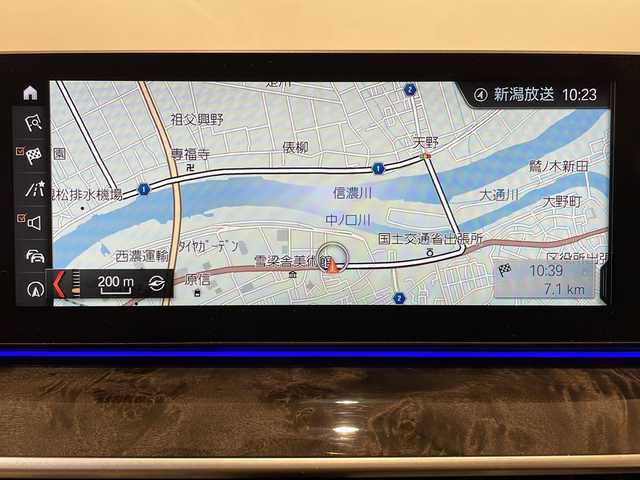 ＢＭＷ ５３０ｉ ラグジュアリー 新潟県 2017(平29)年 5万km インペリアル・ブルー・ブリリアント・エフェクト オプション装備/電動ガラスサンルーフ（チルト＆スライド、コンフォートオープン/クローズ機能付き）/コンフォートパッケージ/・ソフトクローズドア（フロント＆リヤ）/・フロントアクティブベンチレーションシート/・フロントマッサージシート/・フロントコンフォートシート/標準装備/ハイラインパッケージ/・ランバーサポート（運転席＆助手席、電動調節式）/・シートヒーティング（フロント＆リヤ）/・ダコタレザーシート/10.2インチ純正HDDナビ（フルセグTV、CD/DVD、ミュージックサーバー、ScreenMirroring、Bluetooth、AM/FM）/360度カメラ/アダクティブクルーズコントロール/アンビエントライト/DSRC/アダクティブLEDヘッドライト/純正フロアマット