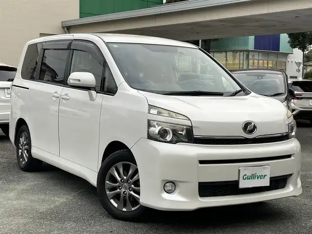 トヨタ ヴォクシー X Lエディション 熊本県 2011(平23)年 8.4万km ホワイトパールクリスタルシャイン 純正ナビ/（CD・DVD・フルセグTV・SD）/バックカメラ/ビルトインETC/純正16インチAW/片側パワースライドドア/HIDヘッドライト/オートライト/フォグライト/ウィンカーミラー/キーレス/純正フロアマット/純正ドアバイザー/新車保証書/取扱説明書/スペアキー×1本