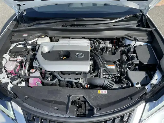 レクサス ＵＸ 250h バージョンL 佐賀県 2023(令5)年 0.7万km ソニッククォーツ 純正ナビ/Bluetooth/USB/フルセグTV/ワンオーナー/アラウンドビューモニター/レクサスセーフティシステム＋/・プリクラッシュセーフティ/・レーントレーシングアシスト/・ロードサインアシスト/・レーダークルーズコントロール/・ブラインドスポットモニター/・パーキングサポートアラート/・先行車発進告知機能/・クリアランスソナー/パドルシフト/ブレーキホールド/前席シートヒーター/エアシート/ステアリングヒーター/前席パワーシート/シートメモリ/LEDオートライト/オートエアコン/ETC2.0/前後ドライブレコーダー/スペアキー×２/保証書/取扱説明書/点検記録簿