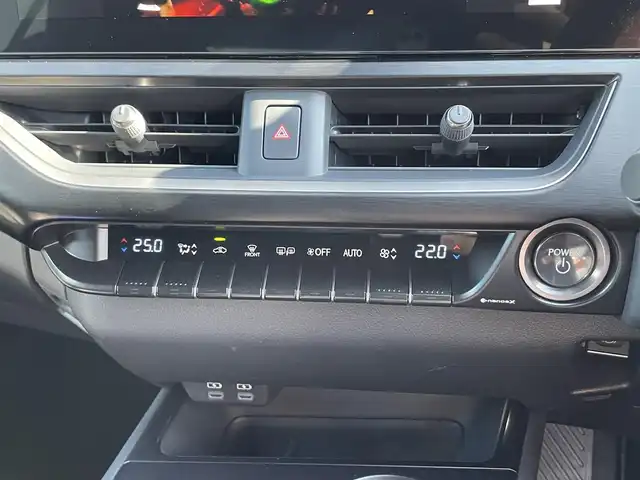 レクサス ＵＸ 250h バージョンL 佐賀県 2023(令5)年 0.7万km ソニッククォーツ 純正ナビ/Bluetooth/USB/フルセグTV/ワンオーナー/アラウンドビューモニター/レクサスセーフティシステム＋/・プリクラッシュセーフティ/・レーントレーシングアシスト/・ロードサインアシスト/・レーダークルーズコントロール/・ブラインドスポットモニター/・パーキングサポートアラート/・先行車発進告知機能/・クリアランスソナー/パドルシフト/ブレーキホールド/前席シートヒーター/エアシート/ステアリングヒーター/前席パワーシート/シートメモリ/LEDオートライト/オートエアコン/ETC2.0/前後ドライブレコーダー/スペアキー×２/保証書/取扱説明書/点検記録簿