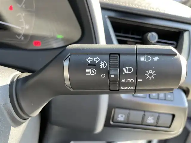 レクサス ＵＸ 250h バージョンL 佐賀県 2023(令5)年 0.7万km ソニッククォーツ 純正ナビ/Bluetooth/USB/フルセグTV/ワンオーナー/アラウンドビューモニター/レクサスセーフティシステム＋/・プリクラッシュセーフティ/・レーントレーシングアシスト/・ロードサインアシスト/・レーダークルーズコントロール/・ブラインドスポットモニター/・パーキングサポートアラート/・先行車発進告知機能/・クリアランスソナー/パドルシフト/ブレーキホールド/前席シートヒーター/エアシート/ステアリングヒーター/前席パワーシート/シートメモリ/LEDオートライト/オートエアコン/ETC2.0/前後ドライブレコーダー/スペアキー×２/保証書/取扱説明書/点検記録簿