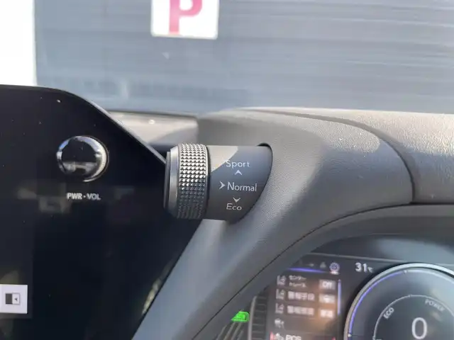 レクサス ＵＸ 250h バージョンL 佐賀県 2023(令5)年 0.7万km ソニッククォーツ 純正ナビ/Bluetooth/USB/フルセグTV/ワンオーナー/アラウンドビューモニター/レクサスセーフティシステム＋/・プリクラッシュセーフティ/・レーントレーシングアシスト/・ロードサインアシスト/・レーダークルーズコントロール/・ブラインドスポットモニター/・パーキングサポートアラート/・先行車発進告知機能/・クリアランスソナー/パドルシフト/ブレーキホールド/前席シートヒーター/エアシート/ステアリングヒーター/前席パワーシート/シートメモリ/LEDオートライト/オートエアコン/ETC2.0/前後ドライブレコーダー/スペアキー×２/保証書/取扱説明書/点検記録簿