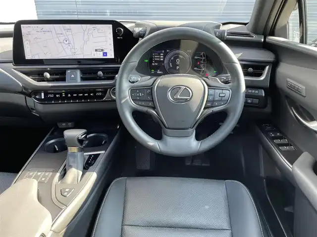 レクサス ＵＸ 250h バージョンL 佐賀県 2023(令5)年 0.7万km ソニッククォーツ 純正ナビ/Bluetooth/USB/フルセグTV/ワンオーナー/アラウンドビューモニター/レクサスセーフティシステム＋/・プリクラッシュセーフティ/・レーントレーシングアシスト/・ロードサインアシスト/・レーダークルーズコントロール/・ブラインドスポットモニター/・パーキングサポートアラート/・先行車発進告知機能/・クリアランスソナー/パドルシフト/ブレーキホールド/前席シートヒーター/エアシート/ステアリングヒーター/前席パワーシート/シートメモリ/LEDオートライト/オートエアコン/ETC2.0/前後ドライブレコーダー/スペアキー×２/保証書/取扱説明書/点検記録簿