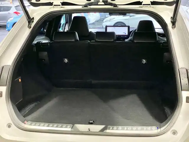 トヨタ ハリアー ＰＨＥＶ Z 岐阜県 2023(令5)年 2.8万km プラチナホワイトパールマイカ ワンオーナー/調光パノラマルーフ/純正ナビ（フルセグ/BT)/パノラマミックビューモニター/ビルトインETC2.0/JBLプレミアムサウンド/全席シートヒーター/前席シートベンチレーション/ステアリングヒーター/ステアリングスイッチ/パワーシート/運転席メモリーシート/デジタルインナーミラー/パワーバックドア/レーダークルーズコントロール/オートハイビーム/ドライブレコーダー/置くだけ充電/黒レザーシート/LEDヘッドライト/４WD/保証書/スペアキー