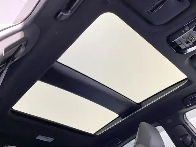 トヨタ ハリアー ＰＨＥＶ Z 岐阜県 2023(令5)年 2.8万km プラチナホワイトパールマイカ ワンオーナー/調光パノラマルーフ/純正ナビ（フルセグ/BT)/パノラマミックビューモニター/ビルトインETC2.0/JBLプレミアムサウンド/全席シートヒーター/前席シートベンチレーション/ステアリングヒーター/ステアリングスイッチ/パワーシート/運転席メモリーシート/デジタルインナーミラー/パワーバックドア/レーダークルーズコントロール/オートハイビーム/ドライブレコーダー/置くだけ充電/黒レザーシート/LEDヘッドライト/４WD/保証書/スペアキー