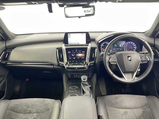 トヨタ クラウン ハイブリッド RS アドバンス 愛知県 2018(平30)年 3.3万km ホワイトパールクリスタルシャイン /禁煙車//ローダウン//純正T-Connectナビ//フルセグTV//ビルトインETC//バックカメラ//パノラミックビューモニター//電動チルト&スライドムーンルーフ//TANABEダウンサス(NF210)//TWS19インチ鍛造2ピースアルミホイール//トヨタセーフティセンス//プリクラッシュセーフティ//レーントレーシングアシスト//レーダークルーズ//ロードサインアシスト//アダプティブハイビーム//ブラインドスポットモニター//前後クリアランスソナー//パーキングサポートブレーキ//インテリジェントパーキングアシスト2//3眼LEDヘッドライト//オートライト//ヘッドライトウォッシャー//合皮コンビシート//前席パワーシート・シートヒーター//運転席ポジションメモリー//純正フロアマット//純正ドアバイザー//電子パーキングブレーキ//ブレーキホールド//革巻きステアリング//ステアリングスイッチ//電動チルト&テレスコ//プッシュスタート//電動格納ミラーウィンカー//新車保証書・取扱説明書//スペアキー//純正エンジンスターター