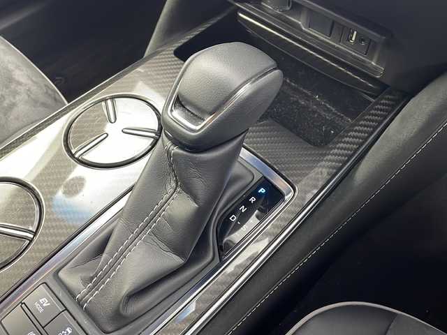 トヨタ クラウン ハイブリッド RS アドバンス 愛知県 2018(平30)年 3.3万km ホワイトパールクリスタルシャイン /禁煙車//ローダウン//純正T-Connectナビ//フルセグTV//ビルトインETC//バックカメラ//パノラミックビューモニター//電動チルト&スライドムーンルーフ//TANABEダウンサス(NF210)//TWS19インチ鍛造2ピースアルミホイール//トヨタセーフティセンス//プリクラッシュセーフティ//レーントレーシングアシスト//レーダークルーズ//ロードサインアシスト//アダプティブハイビーム//ブラインドスポットモニター//前後クリアランスソナー//パーキングサポートブレーキ//インテリジェントパーキングアシスト2//3眼LEDヘッドライト//オートライト//ヘッドライトウォッシャー//合皮コンビシート//前席パワーシート・シートヒーター//運転席ポジションメモリー//純正フロアマット//純正ドアバイザー//電子パーキングブレーキ//ブレーキホールド//革巻きステアリング//ステアリングスイッチ//電動チルト&テレスコ//プッシュスタート//電動格納ミラーウィンカー//新車保証書・取扱説明書//スペアキー//純正エンジンスターター