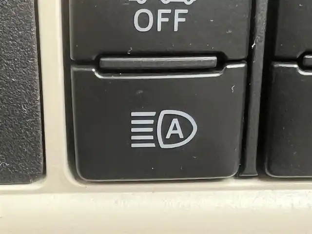 ダイハツ ムーヴ キャンバス X SA Ⅲ 秋田県 2018(平30)年 6.3万km パールホワイトⅢ/ナチュラルベージュマイカメタリック 2トーン ４WD/スマートアシストIII/純正オーディオ（AM/FM/CD)/誤発進抑制機能/LEDヘッドライト/スマートキー/アイドリングストップ/プッシュスタート/レーンキープアシスト/オートマチックハイビーム/ステアリングスイッチ/純正フロアマット/純正ドアバイザー/オートライト/オートエアコン/パワーステアリング/パワーウィンドウ/電動格納ウィンカーミラー/ヘッドライトレベライザー/横滑り防止/盗難防止装置/寒冷地仕様/保証書/取扱説明書/記録簿/スペアキー×１