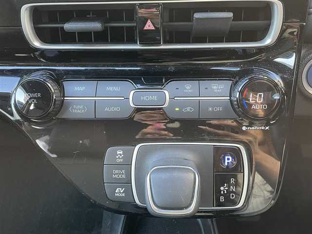 トヨタ アクア Z 岡山県 2023(令5)年 4万km ブラック 登録時走行距離39622キロ/純正10.5インチディスプレイオーディオ/AM/FM/Bluetooth/Miracast/Toyota Safety Sense/・プリクラッシュセーフティ/・クリアランスソナー/・車線逸脱警報/レーダークルーズコントロール/アラウンドビューモニター/ブラインドスポットモニター/オートマチックハイビーム/パワーシート（D席）/シートヒーター（D席＋N席）/純正15インチAW/LEDヘッドライト/プッシュスタート/スマートキー