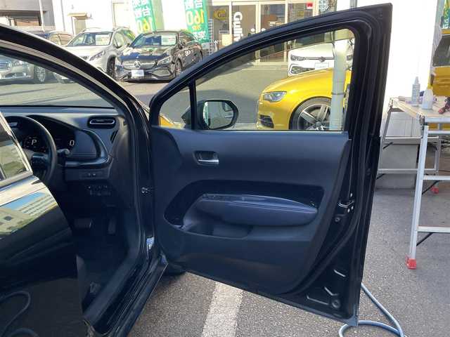 トヨタ アクア Z 岡山県 2023(令5)年 4万km ブラック 登録時走行距離39622キロ/純正10.5インチディスプレイオーディオ/AM/FM/Bluetooth/Miracast/Toyota Safety Sense/・プリクラッシュセーフティ/・クリアランスソナー/・車線逸脱警報/レーダークルーズコントロール/アラウンドビューモニター/ブラインドスポットモニター/オートマチックハイビーム/パワーシート（D席）/シートヒーター（D席＋N席）/純正15インチAW/LEDヘッドライト/プッシュスタート/スマートキー