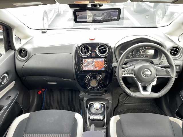 日産 ノート e－パワー X 大阪府 2018(平30)年 8万km スーパーブラック エマージェンシーブレーキ/純正ナビ/アラウンドビューモニター/インテリジェントミラー/ドライブレコーダー/ETC/LEDヘッドライト/ステアリングスイッチ/純正マット/ドアバイザー/保証書/取扱説明書/スペアキー１本