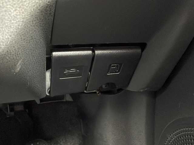 日産 ノート e－パワー X 大阪府 2018(平30)年 8万km スーパーブラック エマージェンシーブレーキ/純正ナビ/アラウンドビューモニター/インテリジェントミラー/ドライブレコーダー/ETC/LEDヘッドライト/ステアリングスイッチ/純正マット/ドアバイザー/保証書/取扱説明書/スペアキー１本