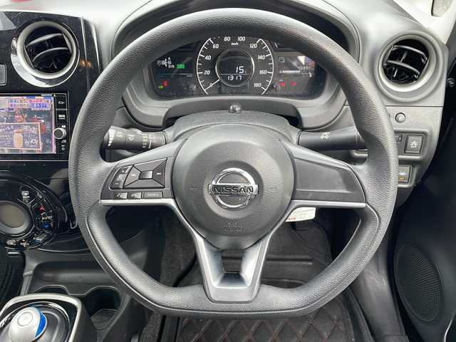 日産 ノート e－パワー X 大阪府 2018(平30)年 8万km スーパーブラック エマージェンシーブレーキ/純正ナビ/アラウンドビューモニター/インテリジェントミラー/ドライブレコーダー/ETC/LEDヘッドライト/ステアリングスイッチ/純正マット/ドアバイザー/保証書/取扱説明書/スペアキー１本