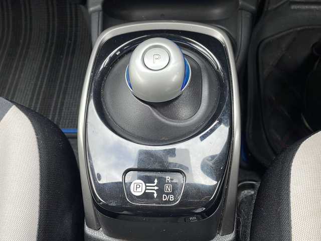 日産 ノート e－パワー X 大阪府 2018(平30)年 8万km スーパーブラック エマージェンシーブレーキ/純正ナビ/アラウンドビューモニター/インテリジェントミラー/ドライブレコーダー/ETC/LEDヘッドライト/ステアリングスイッチ/純正マット/ドアバイザー/保証書/取扱説明書/スペアキー１本