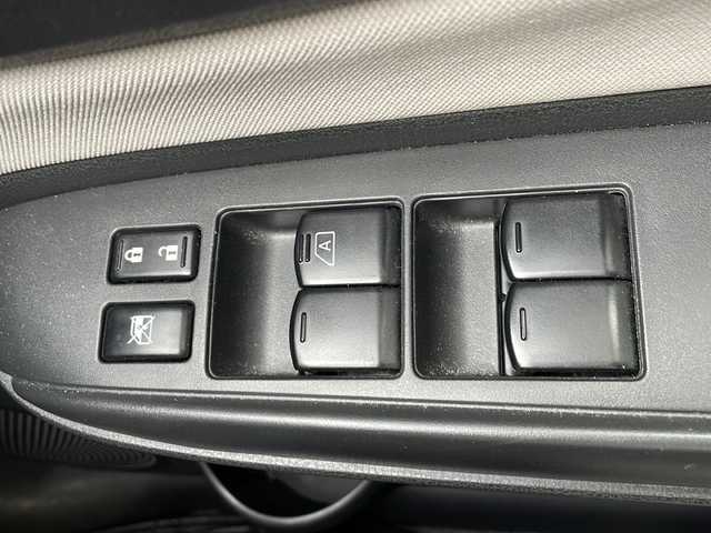 日産 ノート e－パワー X 大阪府 2018(平30)年 8万km スーパーブラック エマージェンシーブレーキ/純正ナビ/アラウンドビューモニター/インテリジェントミラー/ドライブレコーダー/ETC/LEDヘッドライト/ステアリングスイッチ/純正マット/ドアバイザー/保証書/取扱説明書/スペアキー１本