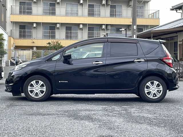 日産 ノート e－パワー X 大阪府 2018(平30)年 8万km スーパーブラック エマージェンシーブレーキ/純正ナビ/アラウンドビューモニター/インテリジェントミラー/ドライブレコーダー/ETC/LEDヘッドライト/ステアリングスイッチ/純正マット/ドアバイザー/保証書/取扱説明書/スペアキー１本