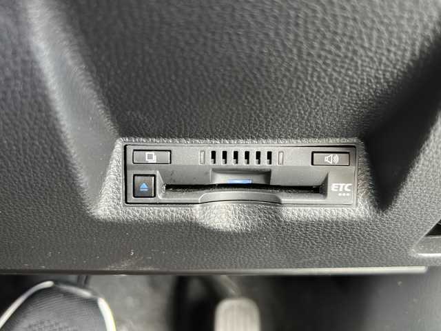 トヨタ ヤリスクロス ハイブリッド 岐阜県 2021(令3)年 4.7万km ホワイトパールクリスタルシャイン 登録時走行距離47090km/純正ディスプレイオーディオ/バックカメラ/クルーズコントロール/ステアリングヒーター/禁煙車/シートヒーター/ハーフレザーシート/ビルトインＥＴＣ/レーンキープアシスト/前後コーナーセンサー/プッシュスタート/スマートキー/スペアキー/電動リアゲート/LEDヘッドライト/オートライト/フォグランプ/オートマチックハイビーム/ドアバイザー/Bluetooth接続/USB入力端子/アイドリングストップ