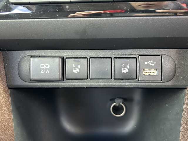 トヨタ ヤリスクロス ハイブリッド 岐阜県 2021(令3)年 4.7万km ホワイトパールクリスタルシャイン 登録時走行距離47090km/純正ディスプレイオーディオ/バックカメラ/クルーズコントロール/ステアリングヒーター/禁煙車/シートヒーター/ハーフレザーシート/ビルトインＥＴＣ/レーンキープアシスト/前後コーナーセンサー/プッシュスタート/スマートキー/スペアキー/電動リアゲート/LEDヘッドライト/オートライト/フォグランプ/オートマチックハイビーム/ドアバイザー/Bluetooth接続/USB入力端子/アイドリングストップ