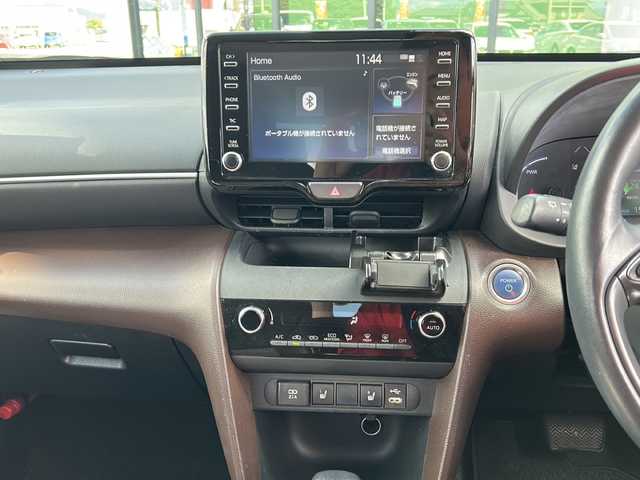 トヨタ ヤリスクロス ハイブリッド 岐阜県 2021(令3)年 4.7万km ホワイトパールクリスタルシャイン 登録時走行距離47090km/純正ディスプレイオーディオ/バックカメラ/クルーズコントロール/ステアリングヒーター/禁煙車/シートヒーター/ハーフレザーシート/ビルトインＥＴＣ/レーンキープアシスト/前後コーナーセンサー/プッシュスタート/スマートキー/スペアキー/電動リアゲート/LEDヘッドライト/オートライト/フォグランプ/オートマチックハイビーム/ドアバイザー/Bluetooth接続/USB入力端子/アイドリングストップ