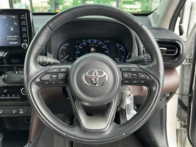 トヨタ ヤリスクロス ハイブリッド 岐阜県 2021(令3)年 4.7万km ホワイトパールクリスタルシャイン 登録時走行距離47090km/純正ディスプレイオーディオ/バックカメラ/クルーズコントロール/ステアリングヒーター/禁煙車/シートヒーター/ハーフレザーシート/ビルトインＥＴＣ/レーンキープアシスト/前後コーナーセンサー/プッシュスタート/スマートキー/スペアキー/電動リアゲート/LEDヘッドライト/オートライト/フォグランプ/オートマチックハイビーム/ドアバイザー/Bluetooth接続/USB入力端子/アイドリングストップ