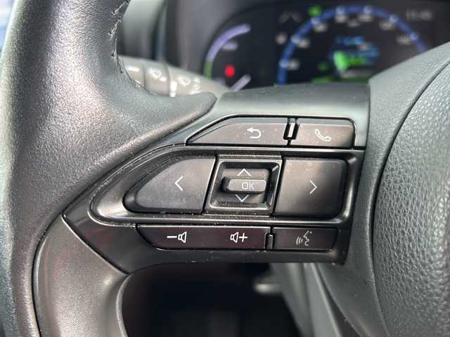 トヨタ ヤリスクロス ハイブリッド 岐阜県 2021(令3)年 4.7万km ホワイトパールクリスタルシャイン 登録時走行距離47090km/純正ディスプレイオーディオ/バックカメラ/クルーズコントロール/ステアリングヒーター/禁煙車/シートヒーター/ハーフレザーシート/ビルトインＥＴＣ/レーンキープアシスト/前後コーナーセンサー/プッシュスタート/スマートキー/スペアキー/電動リアゲート/LEDヘッドライト/オートライト/フォグランプ/オートマチックハイビーム/ドアバイザー/Bluetooth接続/USB入力端子/アイドリングストップ