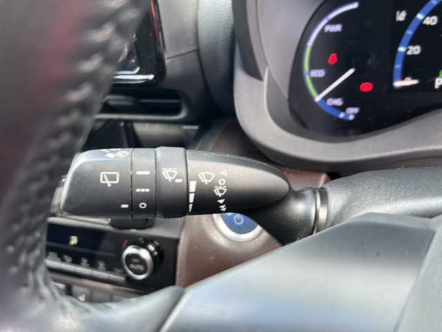 トヨタ ヤリスクロス ハイブリッド 岐阜県 2021(令3)年 4.7万km ホワイトパールクリスタルシャイン 登録時走行距離47090km/純正ディスプレイオーディオ/バックカメラ/クルーズコントロール/ステアリングヒーター/禁煙車/シートヒーター/ハーフレザーシート/ビルトインＥＴＣ/レーンキープアシスト/前後コーナーセンサー/プッシュスタート/スマートキー/スペアキー/電動リアゲート/LEDヘッドライト/オートライト/フォグランプ/オートマチックハイビーム/ドアバイザー/Bluetooth接続/USB入力端子/アイドリングストップ