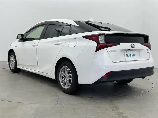 トヨタ プリウス S 富山県 2019(令1)年 5万km スーパーホワイトⅡ ４WD/社外ナビ8インチ【AVIC-CQ911】/（BT/TV/CD/DVD/AM/FM）/フルセグTV/バックカメラ/衝突軽減ブレーキ/アダプティブクルーズコントロール/レーンキープアシスト/コーナーセンサー/オートマチックハイビーム/ETC/スマートキー×２/プッシュスタート/純正フロアマット/ドアバイザー/LEDヘッドライト