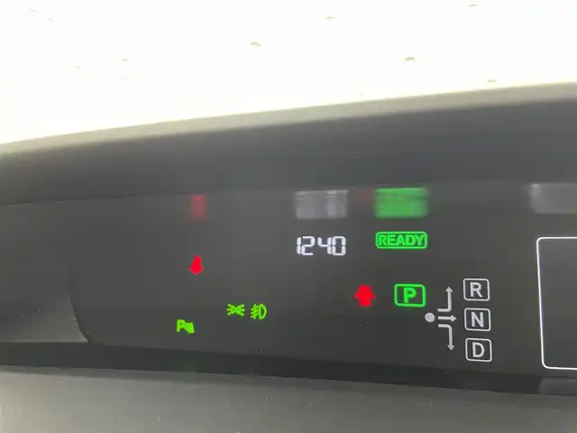 トヨタ プリウス S 富山県 2019(令1)年 5万km スーパーホワイトⅡ ４WD/社外ナビ8インチ【AVIC-CQ911】/（BT/TV/CD/DVD/AM/FM）/フルセグTV/バックカメラ/衝突軽減ブレーキ/アダプティブクルーズコントロール/レーンキープアシスト/コーナーセンサー/オートマチックハイビーム/ETC/スマートキー×２/プッシュスタート/純正フロアマット/ドアバイザー/LEDヘッドライト