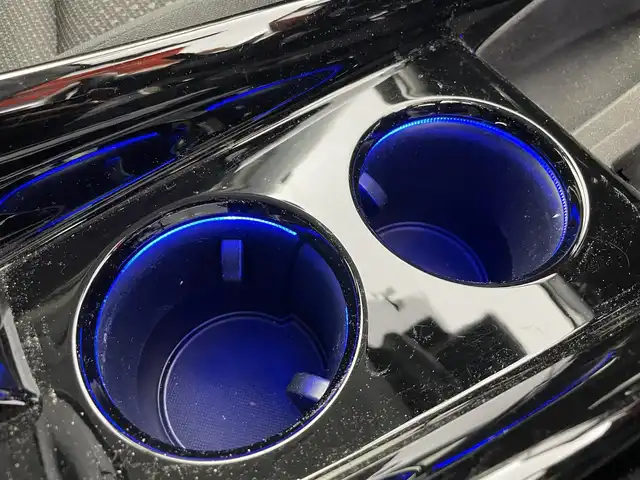 トヨタ プリウス S 富山県 2019(令1)年 5万km スーパーホワイトⅡ ４WD/社外ナビ8インチ【AVIC-CQ911】/（BT/TV/CD/DVD/AM/FM）/フルセグTV/バックカメラ/衝突軽減ブレーキ/アダプティブクルーズコントロール/レーンキープアシスト/コーナーセンサー/オートマチックハイビーム/ETC/スマートキー×２/プッシュスタート/純正フロアマット/ドアバイザー/LEDヘッドライト