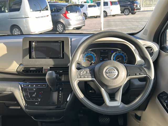 日産 デイズ X 兵庫県 2019(平31)年 8.4万km ソーダブルーM 取扱説明書/保証書/社外ナビ（FM/AM/DISC/Bluetooth/USB/iPod）/プッシュスタート/全方位カメラ/バックカメラ/サイドカメラ/スマートキー/純正フロアマット/純正アルミホイール/ステアリングリモコン/純正ドアバイザー/アイドリングストップ