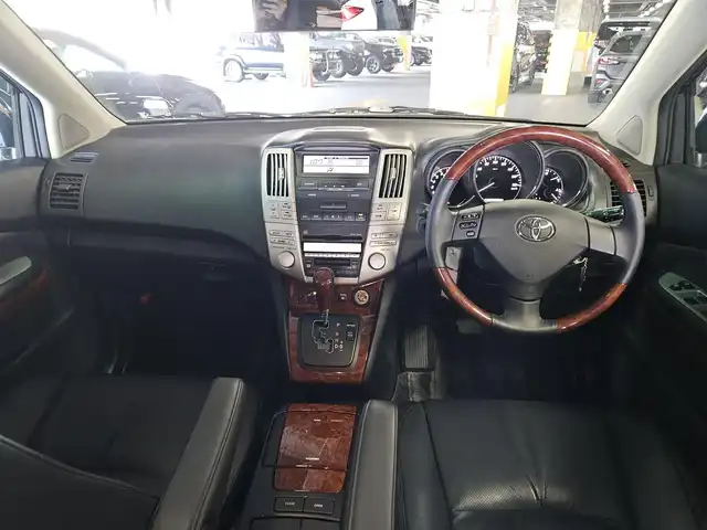 トヨタ ハリアー 240G プレミアム Lパッケージ 愛知県 2008(平20)年 3.6万km ブラック 〇ワンオーナー/〇ムーンルーフ/〇JBLプレミアムサウンドシステム/〇パワーバックドア/〇ETC/〇ドライブレコーダー/〇SRSエアバッグ/〇HIDヘッドランプ/〇左右独立温度調整オートエアコン/〇革巻きコンビステアリングホイール/ステアリングスイッチ/〇革巻きシフトノブ/〇ブラックレザーシート/〇パワーシート/シートヒーター/〇禁煙車