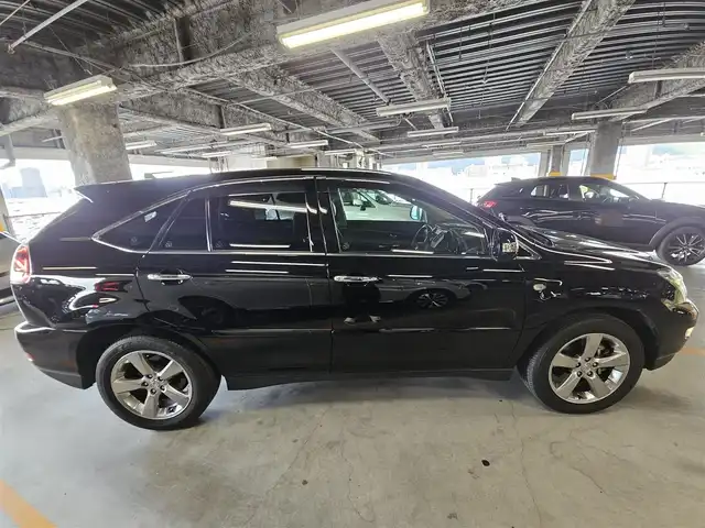 トヨタ ハリアー 240G プレミアム Lパッケージ 愛知県 2008(平20)年 3.6万km ブラック 〇ワンオーナー/〇ムーンルーフ/〇JBLプレミアムサウンドシステム/〇パワーバックドア/〇ETC/〇ドライブレコーダー/〇SRSエアバッグ/〇HIDヘッドランプ/〇左右独立温度調整オートエアコン/〇革巻きコンビステアリングホイール/ステアリングスイッチ/〇革巻きシフトノブ/〇ブラックレザーシート/〇パワーシート/シートヒーター/〇禁煙車