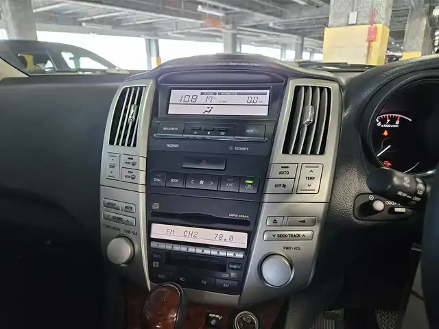 トヨタ ハリアー 240G プレミアム Lパッケージ 愛知県 2008(平20)年 3.6万km ブラック 〇ワンオーナー/〇ムーンルーフ/〇JBLプレミアムサウンドシステム/〇パワーバックドア/〇ETC/〇ドライブレコーダー/〇SRSエアバッグ/〇HIDヘッドランプ/〇左右独立温度調整オートエアコン/〇革巻きコンビステアリングホイール/ステアリングスイッチ/〇革巻きシフトノブ/〇ブラックレザーシート/〇パワーシート/シートヒーター/〇禁煙車