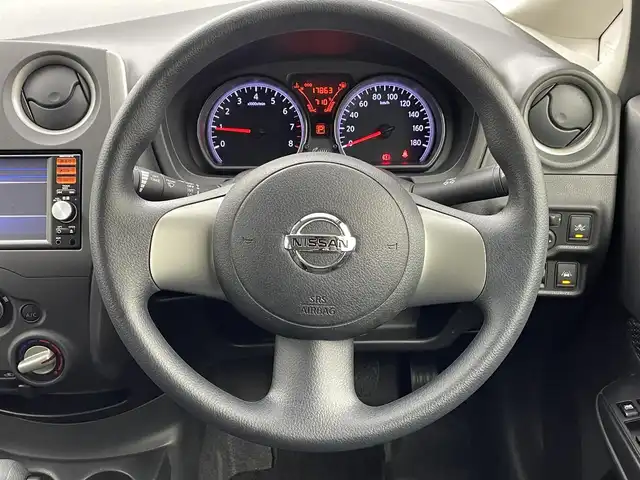 日産 ノート X エマージェンシーブレーキ 群馬県 2014(平26)年 1.8万km ブリリアントシルバー 衝突被害軽減ブレーキ　純正７インチナビ　スマートキー　プッシュスタート　横滑り防止装置　盗難防止装置　純正フロアマット　パワーステアリング　パワーウィンドウ　ＡＢＳ　アイドリングストップ　禁煙車