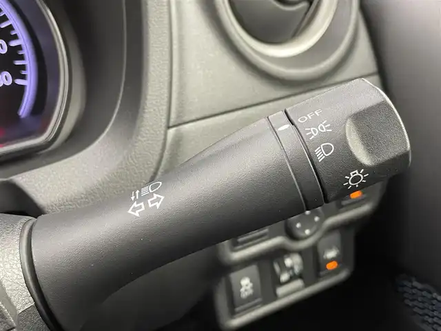 日産 ノート X エマージェンシーブレーキ 群馬県 2014(平26)年 1.8万km ブリリアントシルバー 衝突被害軽減ブレーキ　純正７インチナビ　スマートキー　プッシュスタート　横滑り防止装置　盗難防止装置　純正フロアマット　パワーステアリング　パワーウィンドウ　ＡＢＳ　アイドリングストップ　禁煙車