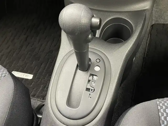 日産 ノート X エマージェンシーブレーキ 群馬県 2014(平26)年 1.8万km ブリリアントシルバー 衝突被害軽減ブレーキ　純正７インチナビ　スマートキー　プッシュスタート　横滑り防止装置　盗難防止装置　純正フロアマット　パワーステアリング　パワーウィンドウ　ＡＢＳ　アイドリングストップ　禁煙車