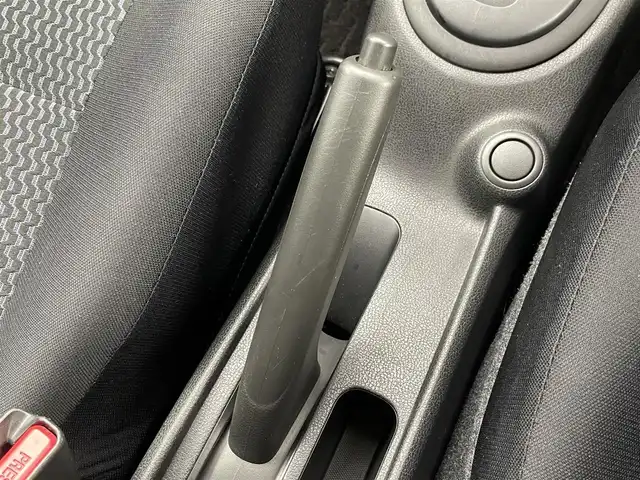 日産 ノート X エマージェンシーブレーキ 群馬県 2014(平26)年 1.8万km ブリリアントシルバー 衝突被害軽減ブレーキ　純正７インチナビ　スマートキー　プッシュスタート　横滑り防止装置　盗難防止装置　純正フロアマット　パワーステアリング　パワーウィンドウ　ＡＢＳ　アイドリングストップ　禁煙車