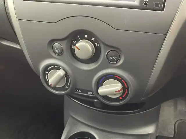 日産 ノート X エマージェンシーブレーキ 群馬県 2014(平26)年 1.8万km ブリリアントシルバー 衝突被害軽減ブレーキ　純正７インチナビ　スマートキー　プッシュスタート　横滑り防止装置　盗難防止装置　純正フロアマット　パワーステアリング　パワーウィンドウ　ＡＢＳ　アイドリングストップ　禁煙車