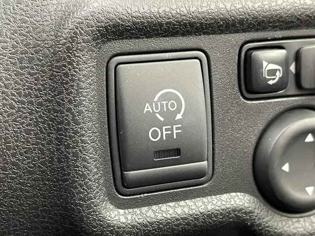 日産 ノート X エマージェンシーブレーキ 群馬県 2014(平26)年 1.8万km ブリリアントシルバー 衝突被害軽減ブレーキ　純正７インチナビ　スマートキー　プッシュスタート　横滑り防止装置　盗難防止装置　純正フロアマット　パワーステアリング　パワーウィンドウ　ＡＢＳ　アイドリングストップ　禁煙車