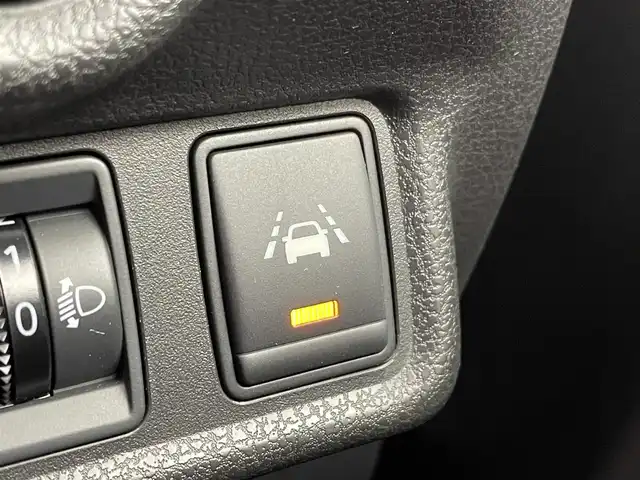 日産 ノート X エマージェンシーブレーキ 群馬県 2014(平26)年 1.8万km ブリリアントシルバー 衝突被害軽減ブレーキ　純正７インチナビ　スマートキー　プッシュスタート　横滑り防止装置　盗難防止装置　純正フロアマット　パワーステアリング　パワーウィンドウ　ＡＢＳ　アイドリングストップ　禁煙車