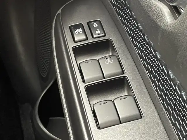 日産 ノート X エマージェンシーブレーキ 群馬県 2014(平26)年 1.8万km ブリリアントシルバー 衝突被害軽減ブレーキ　純正７インチナビ　スマートキー　プッシュスタート　横滑り防止装置　盗難防止装置　純正フロアマット　パワーステアリング　パワーウィンドウ　ＡＢＳ　アイドリングストップ　禁煙車