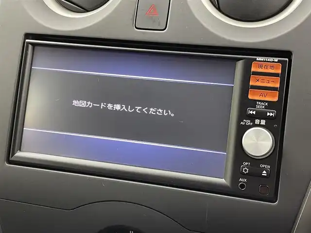 日産 ノート X エマージェンシーブレーキ 群馬県 2014(平26)年 1.8万km ブリリアントシルバー 衝突被害軽減ブレーキ　純正７インチナビ　スマートキー　プッシュスタート　横滑り防止装置　盗難防止装置　純正フロアマット　パワーステアリング　パワーウィンドウ　ＡＢＳ　アイドリングストップ　禁煙車