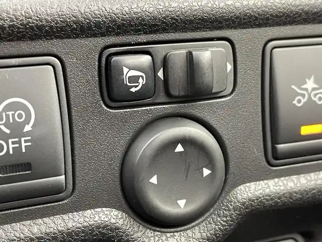 日産 ノート X エマージェンシーブレーキ 群馬県 2014(平26)年 1.8万km ブリリアントシルバー 衝突被害軽減ブレーキ　純正７インチナビ　スマートキー　プッシュスタート　横滑り防止装置　盗難防止装置　純正フロアマット　パワーステアリング　パワーウィンドウ　ＡＢＳ　アイドリングストップ　禁煙車